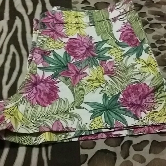 Shorts - Picture 2 of 3